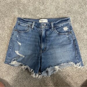 Abercrombie The 4” Mom Short High Rise